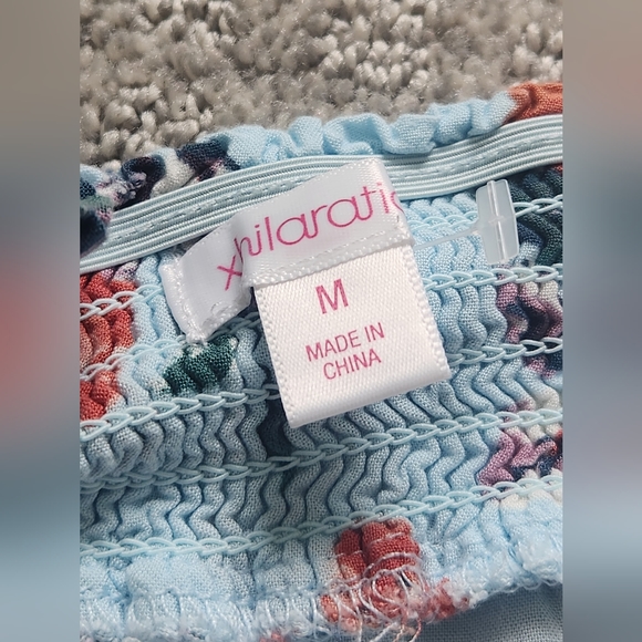 Women Off Shoulder Floral Romper size medium - Picture 6 of 6